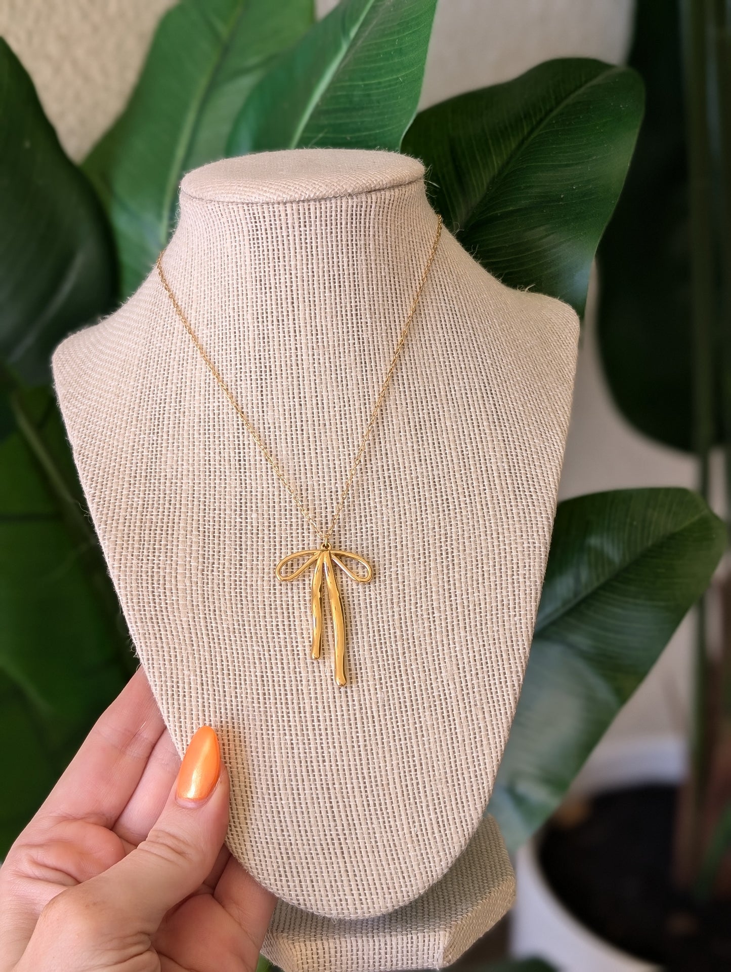 Stylist Bow Pendant Necklace